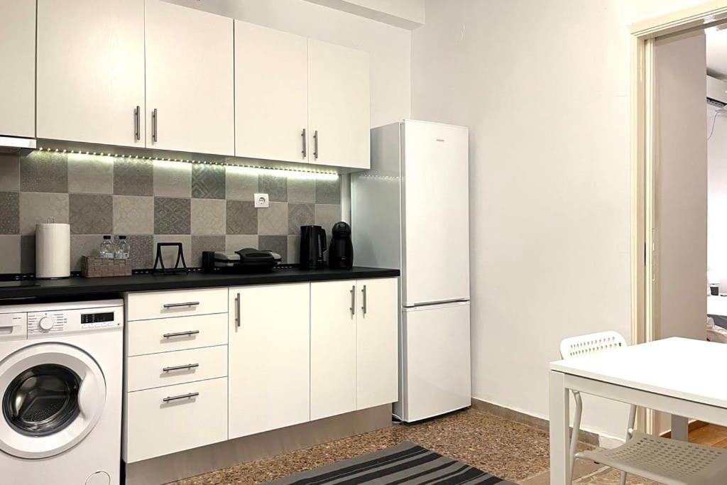 Pame Rentals - Ideal For 2 In Pagrati 雅典 外观 照片