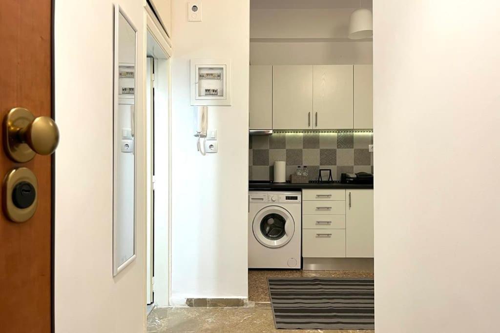 Pame Rentals - Ideal For 2 In Pagrati 雅典 外观 照片